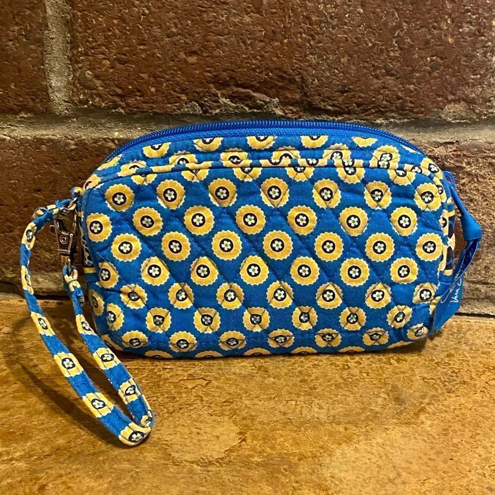 Vera Bradley Zipper top Wrislet Purse in Riviera Blue quilted cottonโ print